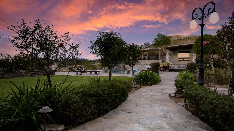 Event space at SoCal Wine Country Estate w/ Infinity Pool