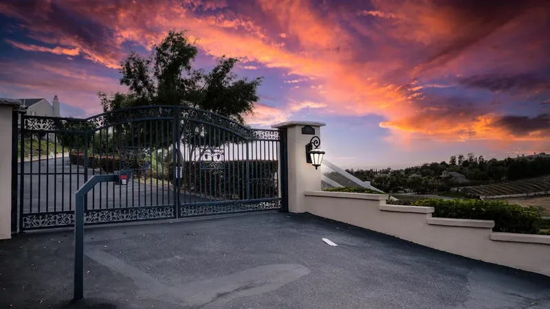Event space at SoCal Wine Country Estate w/ Infinity Pool
