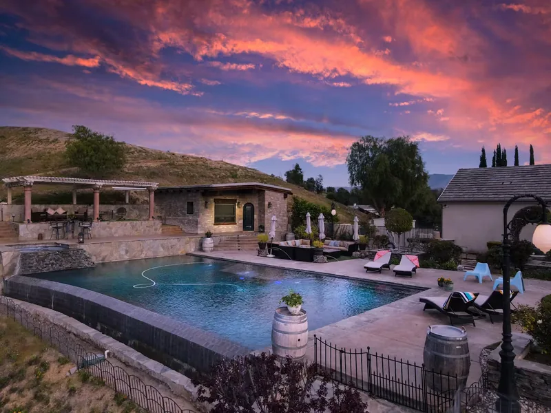 Event space at SoCal Wine Country Estate w/ Infinity Pool