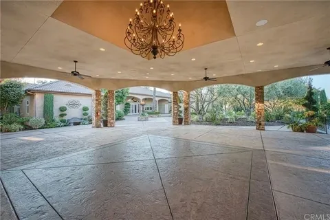 Event space at Cali  Vineyard Estate with Pavilion & Gardens – Kingsburg, California (Near Fresno & Yosemite)