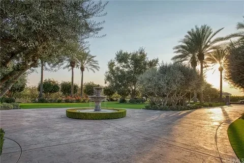 Event space at Cali  Vineyard Estate with Pavilion & Gardens – Kingsburg, California (Near Fresno & Yosemite)